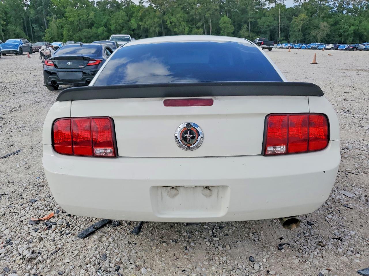2008 Ford Mustang - Image 6