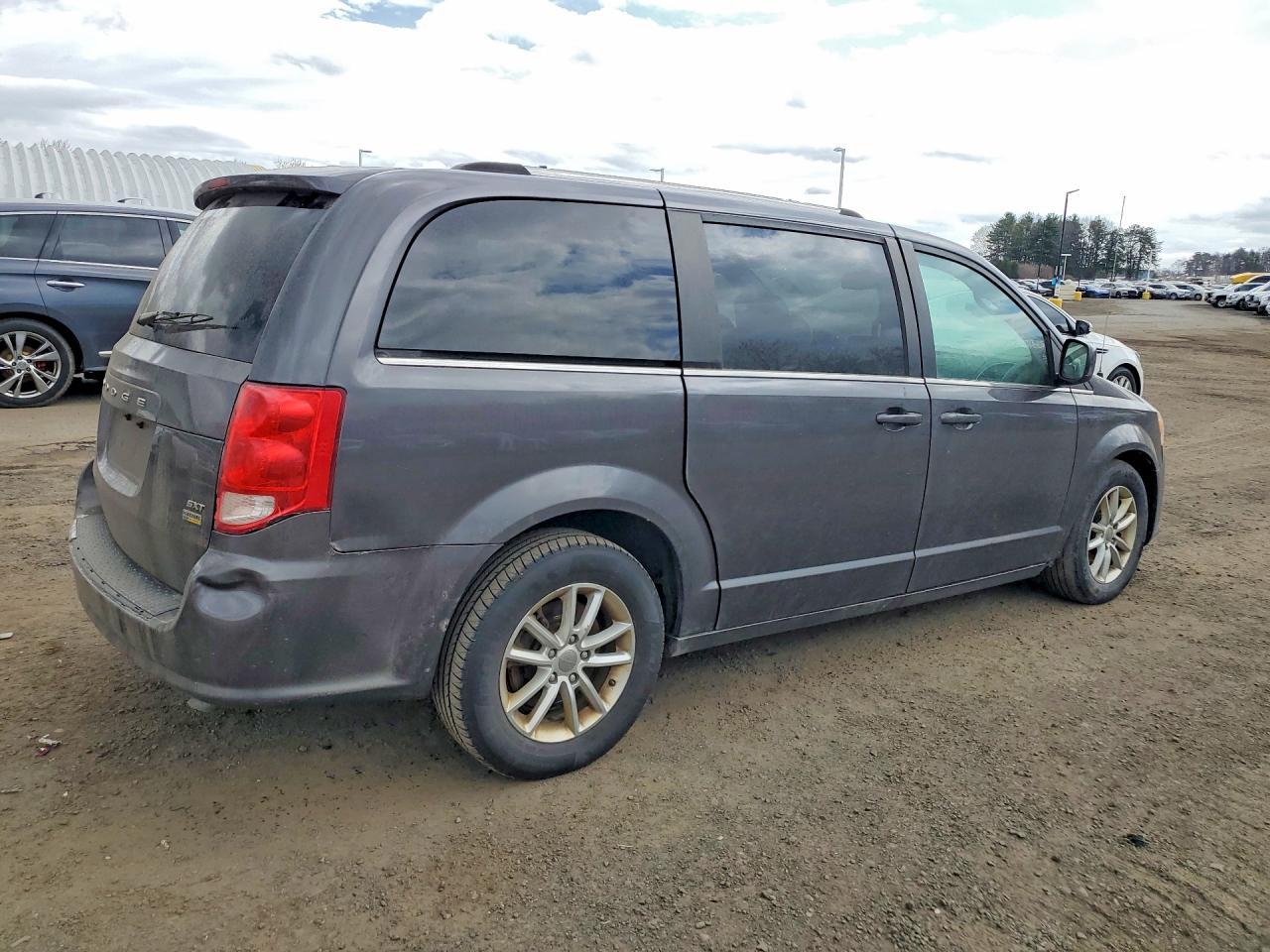 2019 Dodge Grand Caravan Sxt - Фото 3