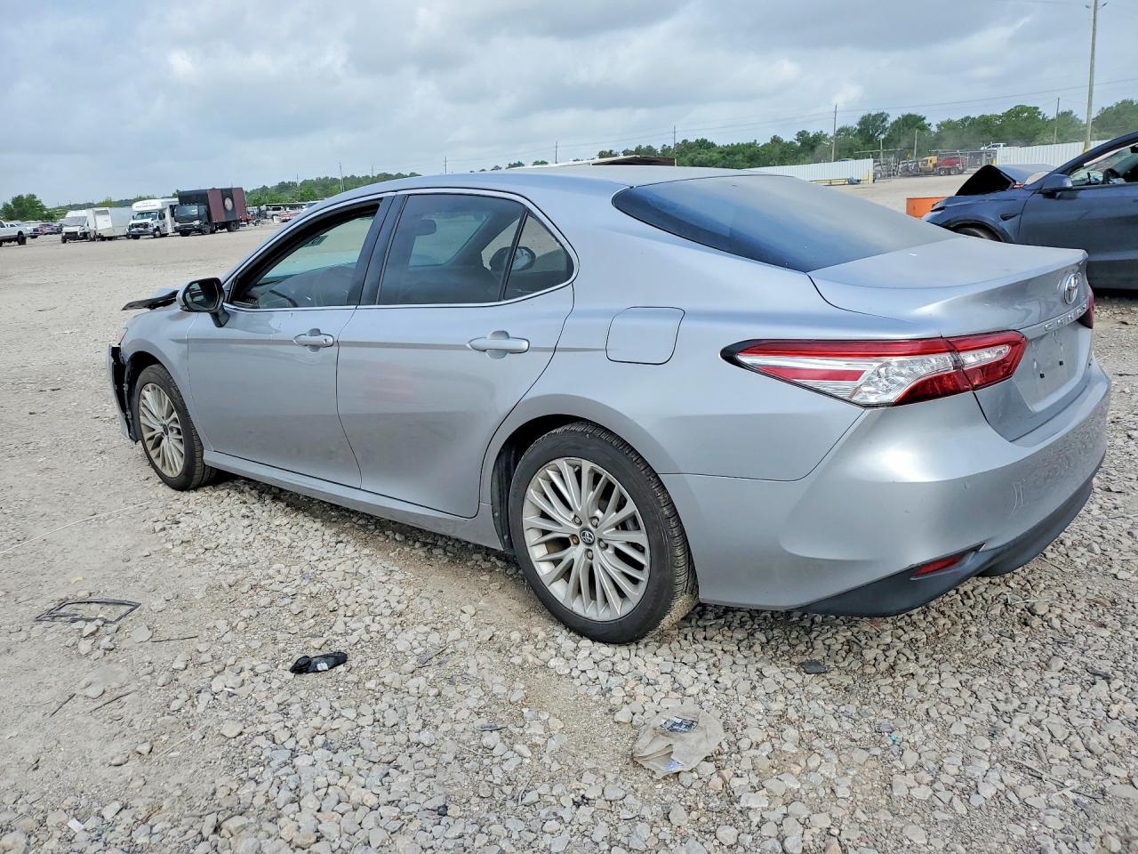 2018 Toyota Camry Xle - Фото 2