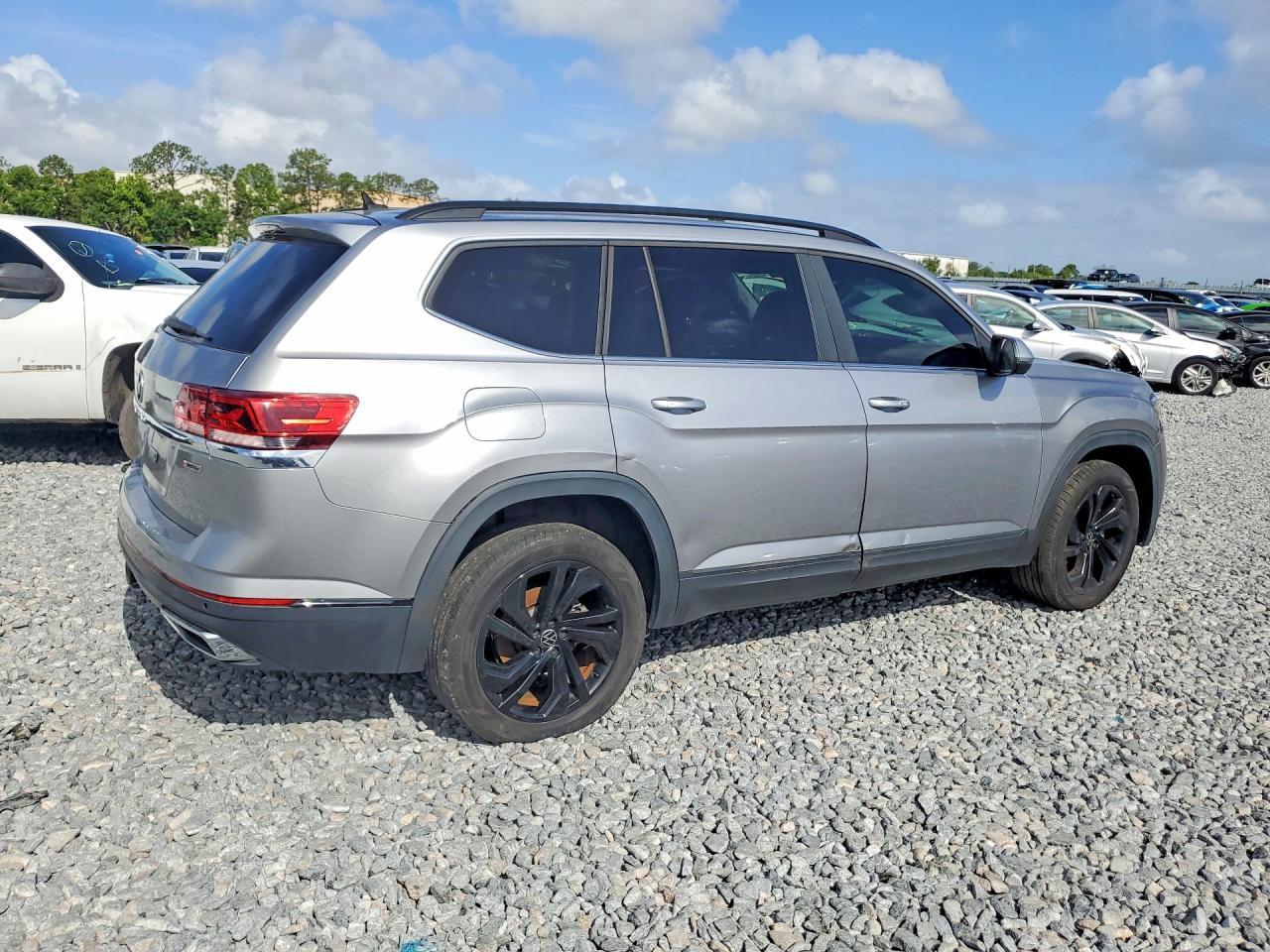 2022 Volkswagen Atlas Se - Image 3