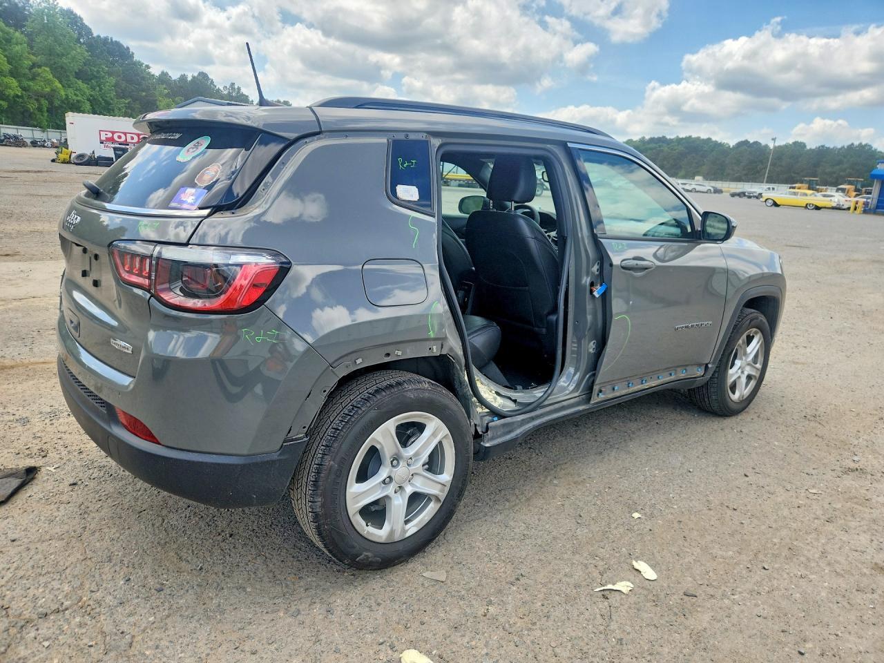 2023 Jeep Compass Latitude - Фото 3
