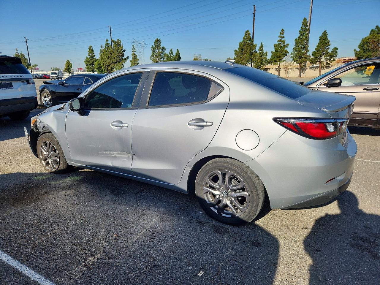 2019 Toyota Yaris Le - Image 2