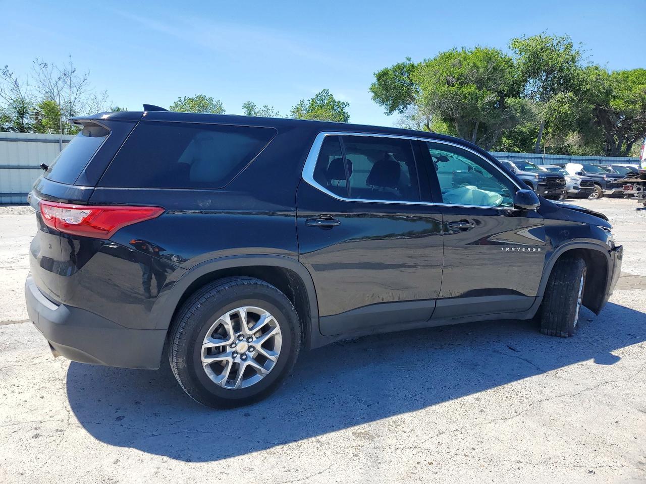 2018 Chevrolet Traverse Ls - Image 3