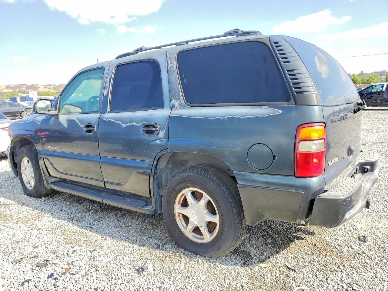 2003 GMC Yukon Denali - Image 2