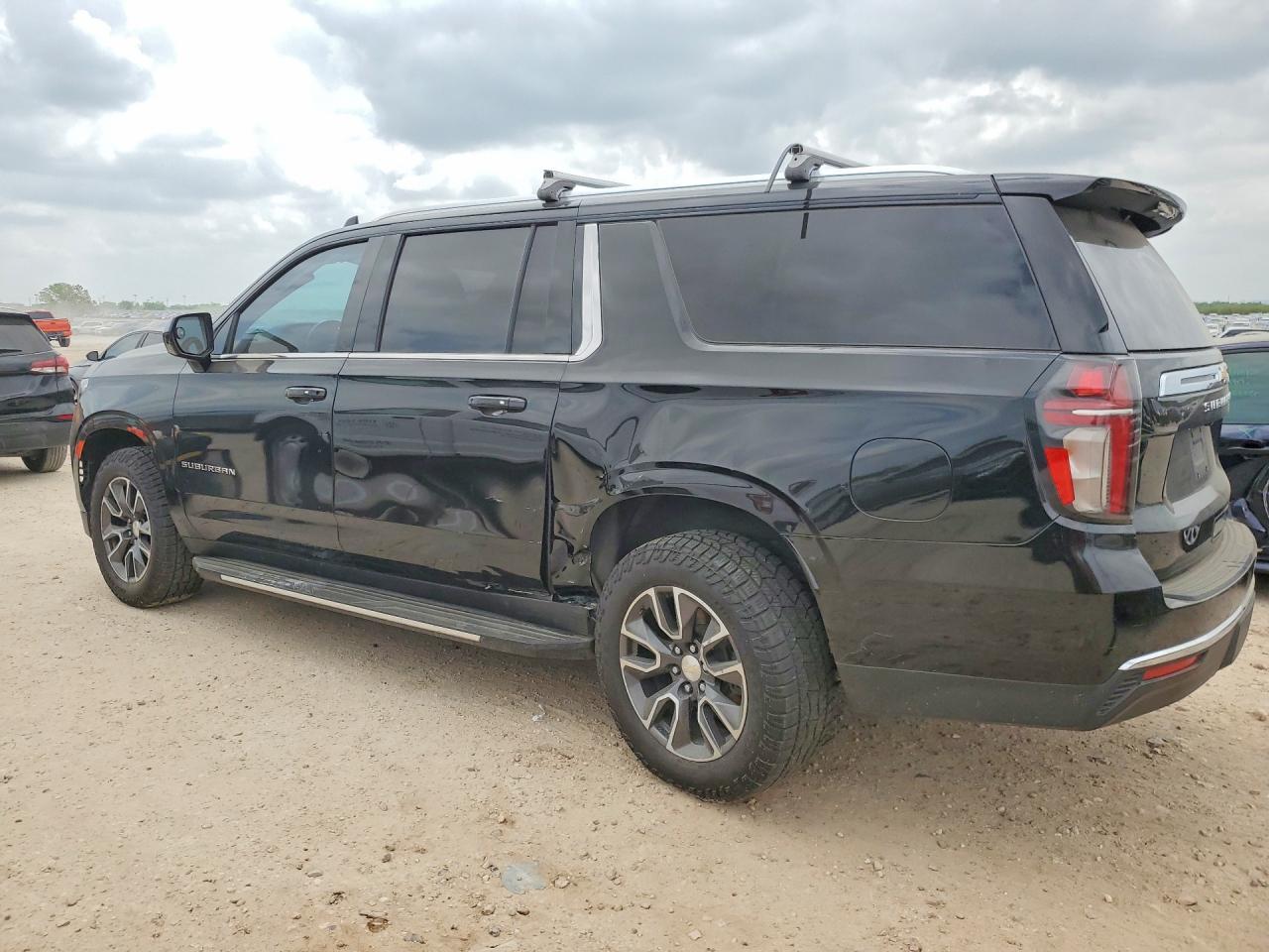 2021 Chevrolet Suburban C1500 Lt - Фото 2