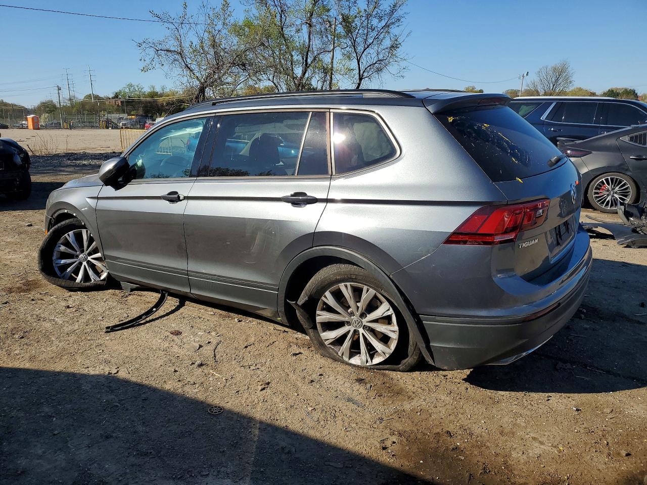 2018 Volkswagen Tiguan S - Фото 2