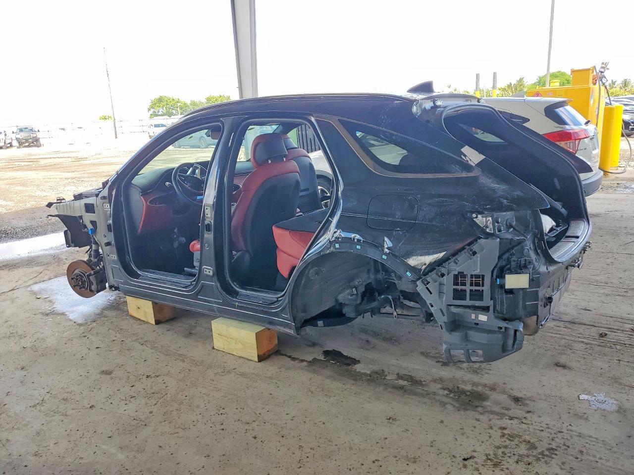 2022 Genesis Gv70 2.5T Standard - Image 2