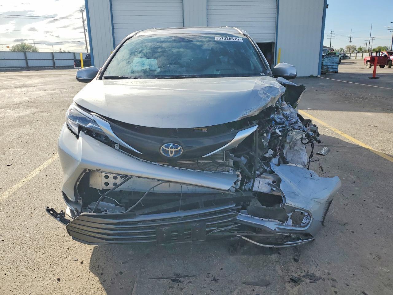 2025 Toyota Sienna Platinum 7-Passenger - Фото 5