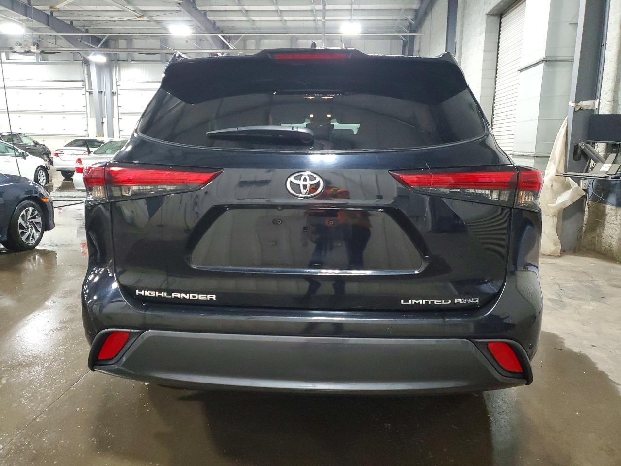 2023 Toyota Highlander Limited - Image 6