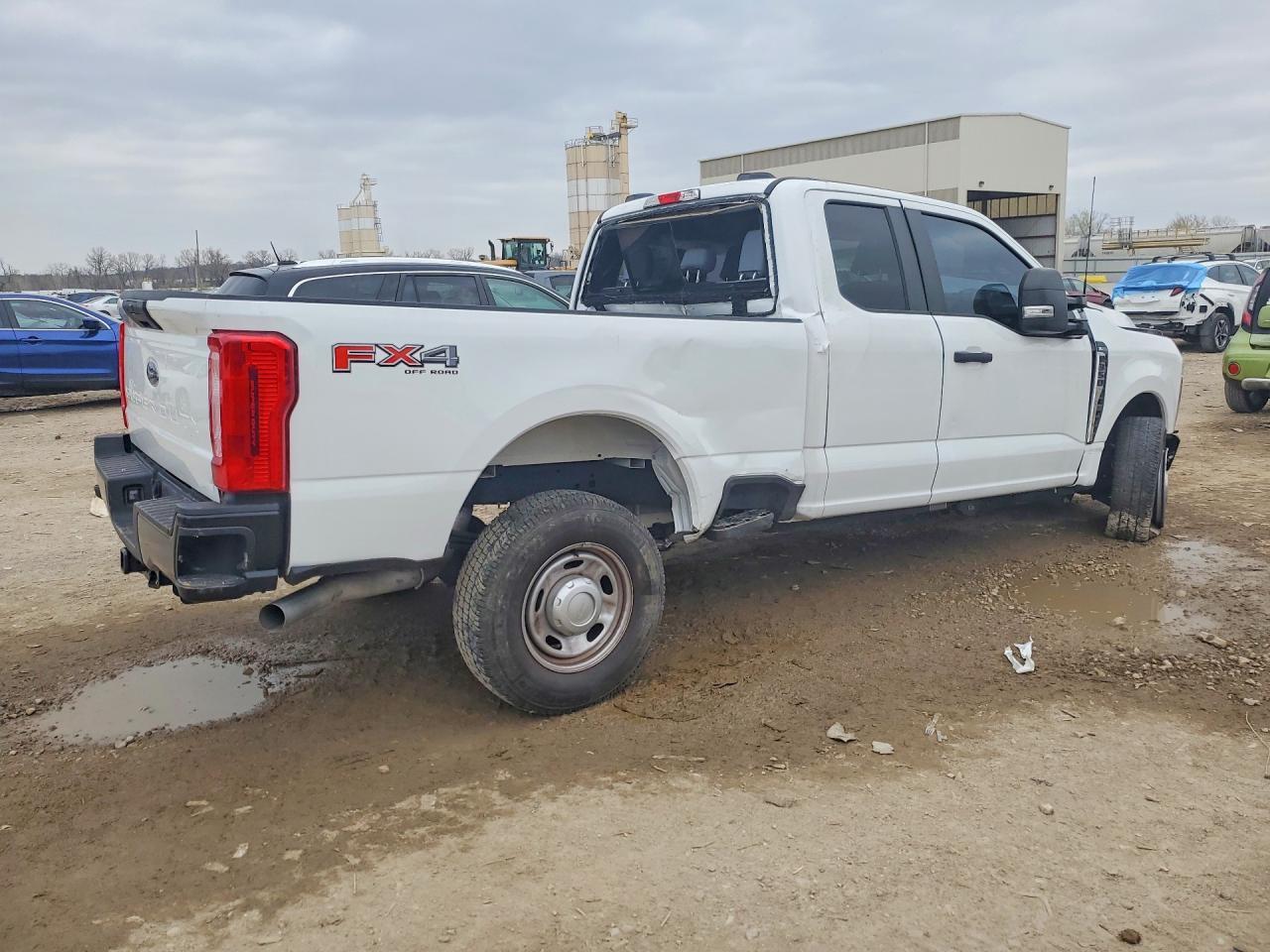 2024 Ford F250 Super Duty - Фото 3