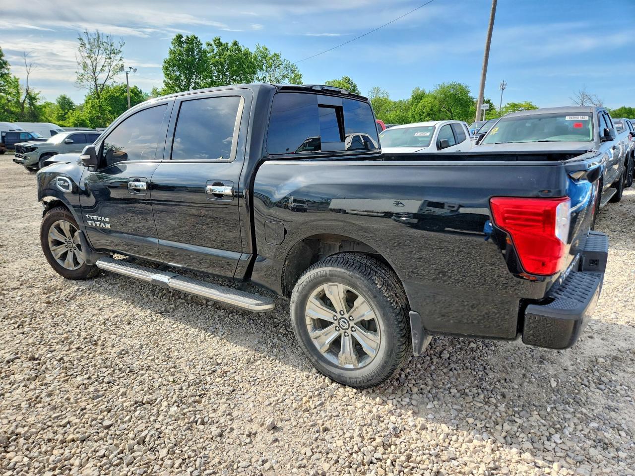 2017 Nissan Titan Sv - Фото 2