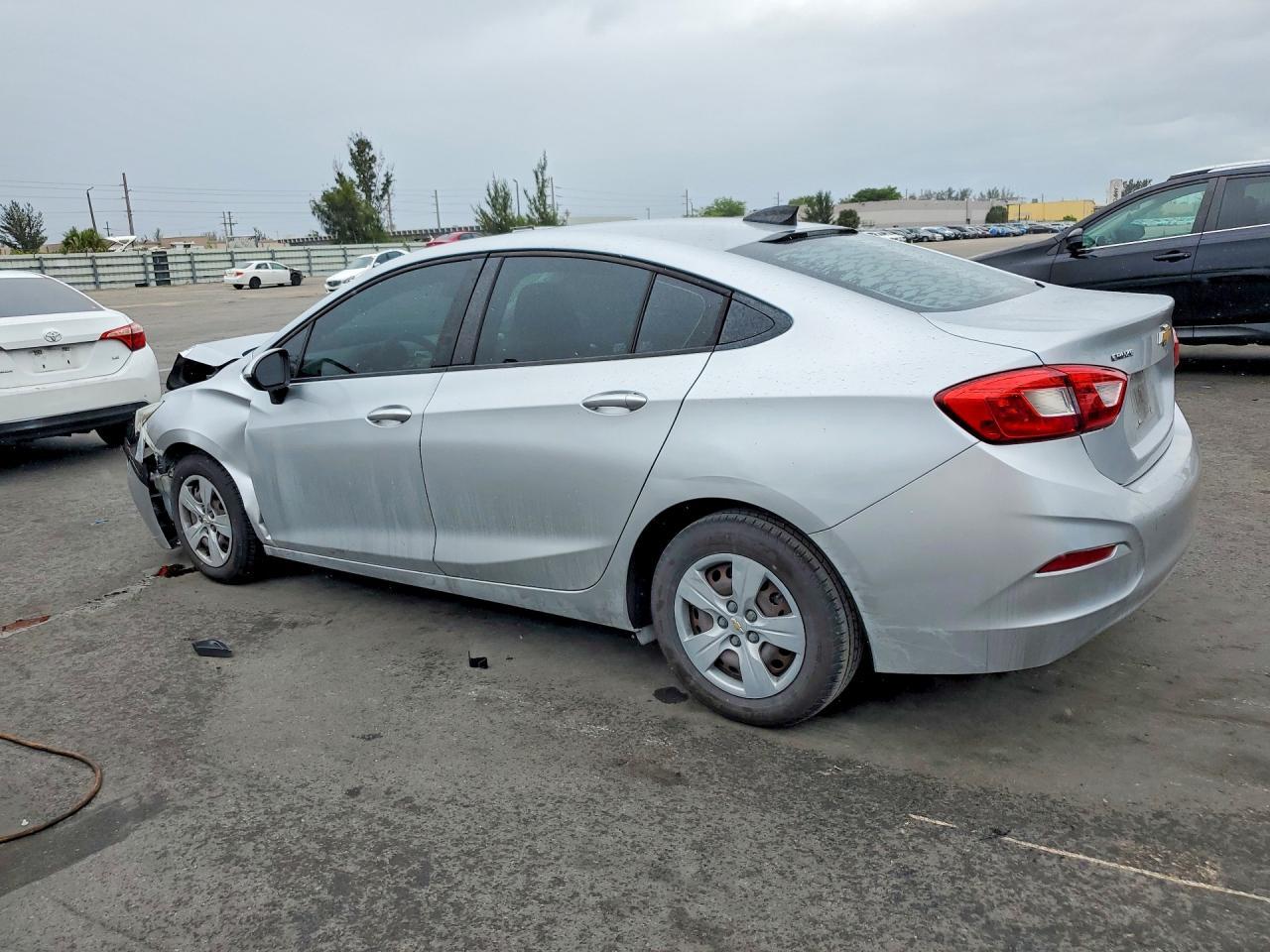 2018 Chevrolet Cruze Ls - Фото 2