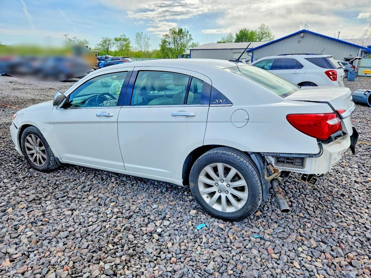 2014 Chrysler 200 Limited - Фото 2