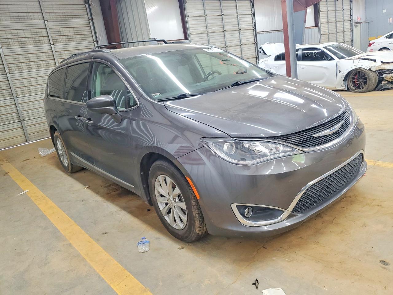 2017 Chrysler Pacifica Touring L - Фото 4