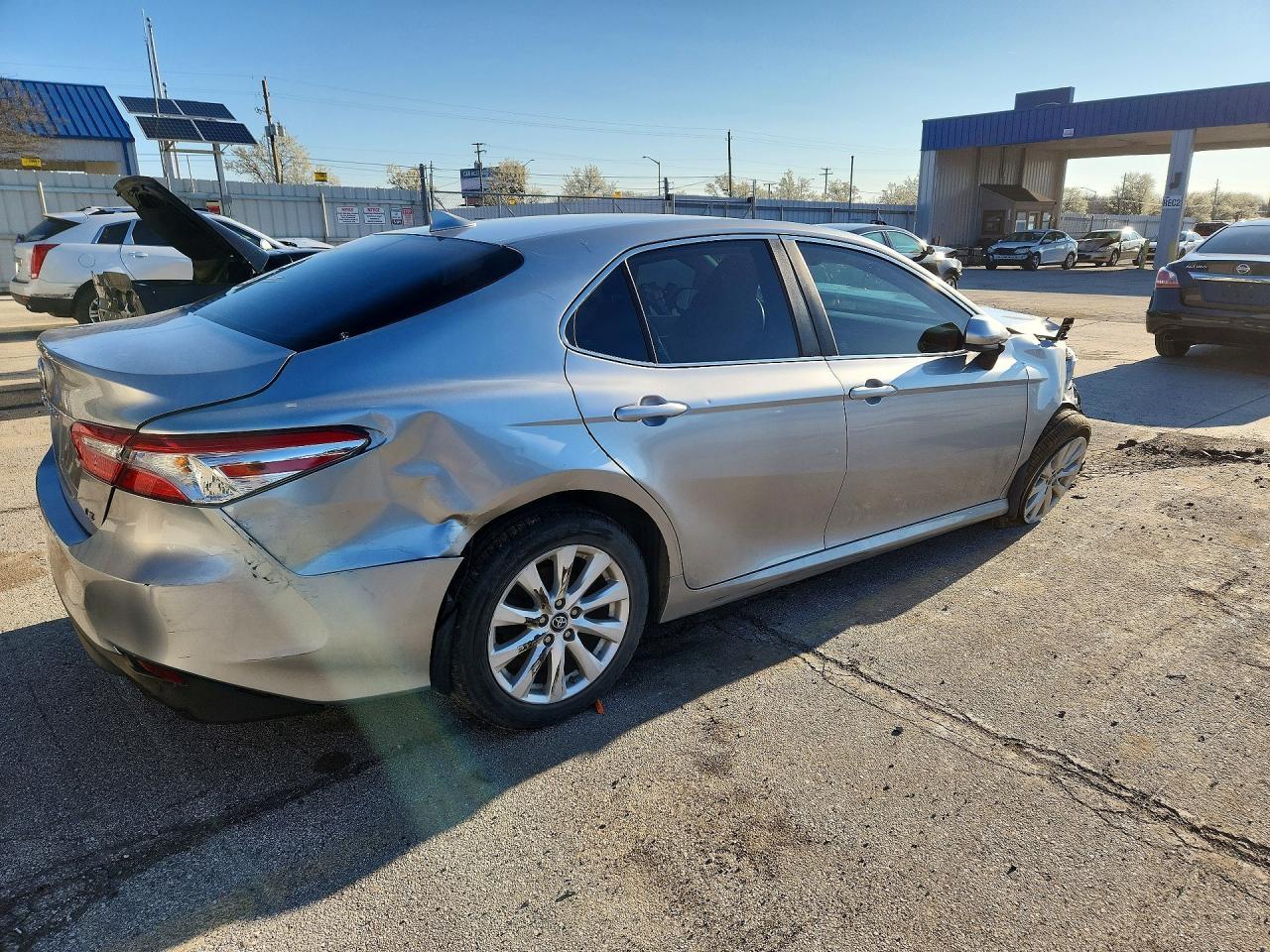 2019 Toyota Camry Le - Фото 3