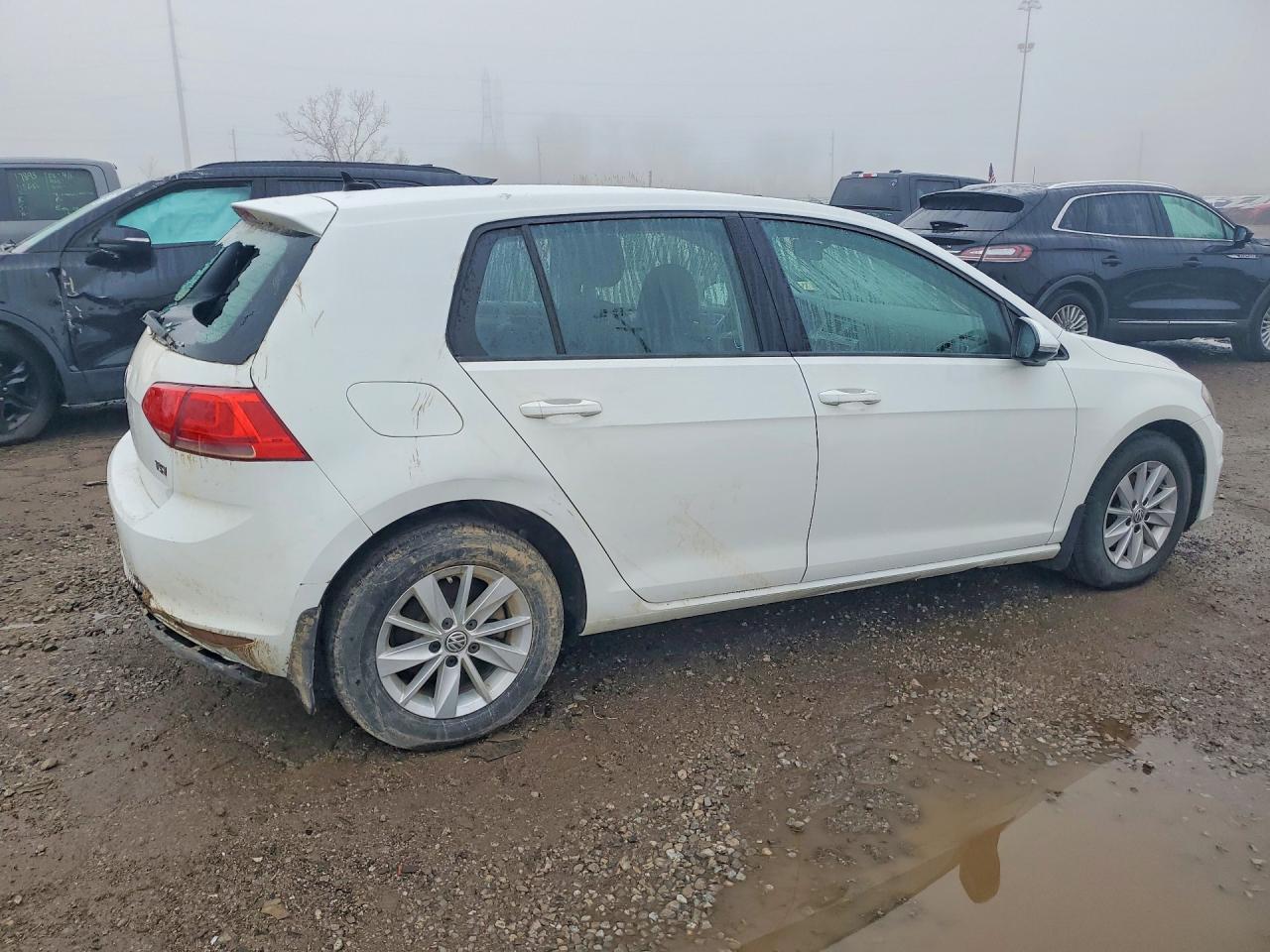 2016 Volkswagen Golf S - Image 3