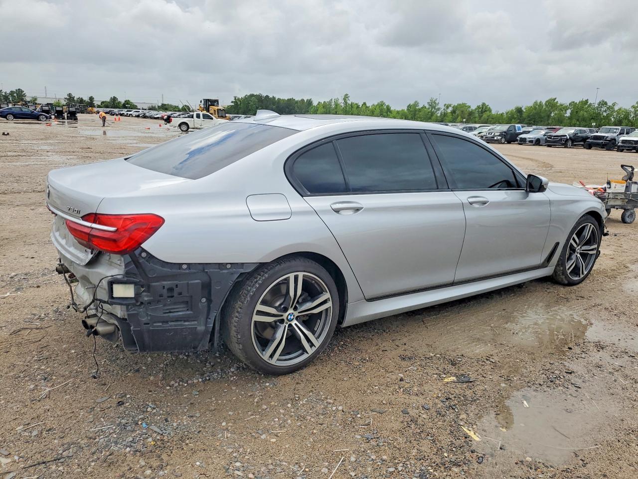 2017 BMW 750 I - Фото 3
