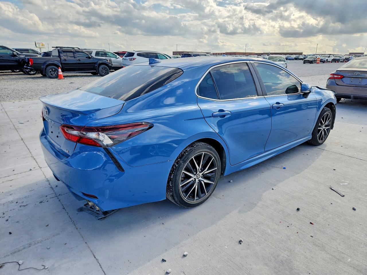 2023 Toyota Camry Se - Фото 3
