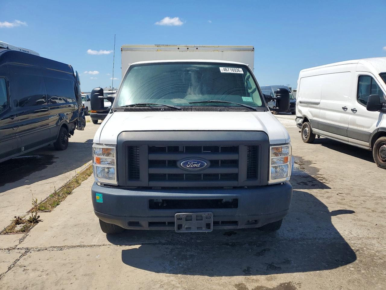 2017 Ford E450 Utility / Service Truck - Image 5