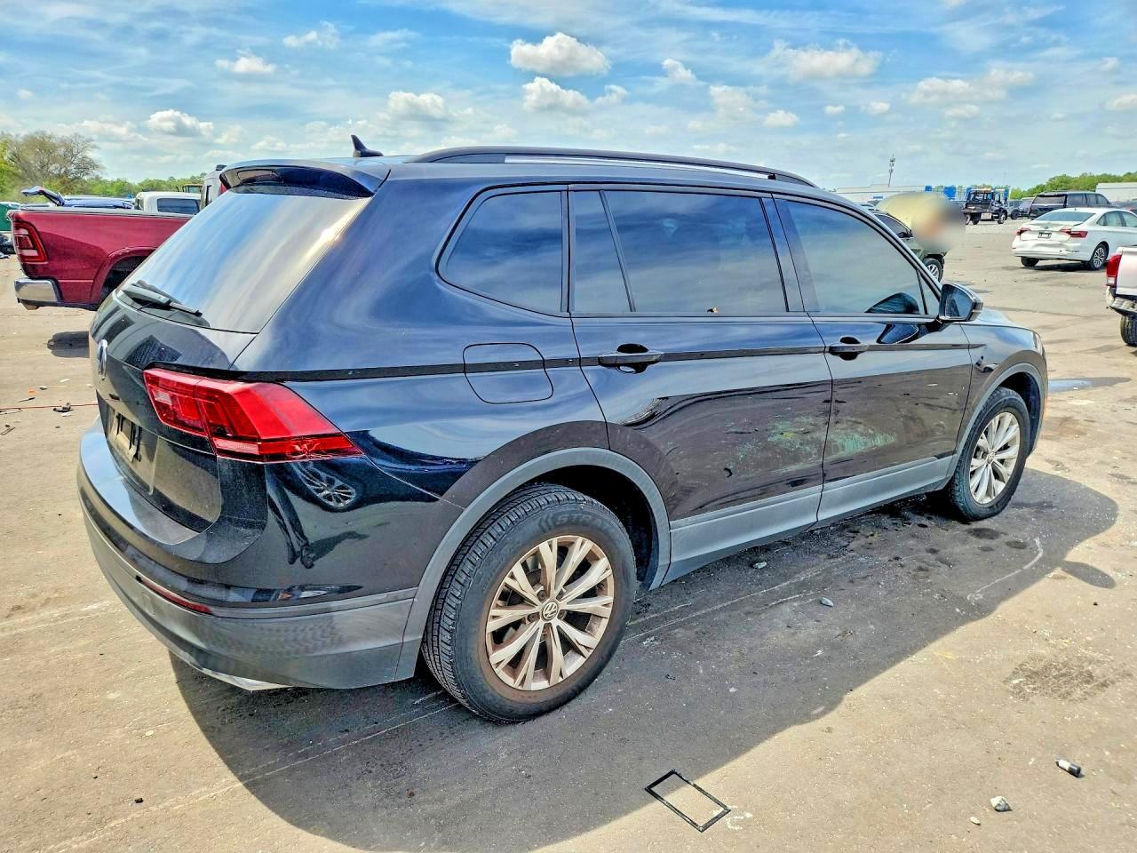 2020 Volkswagen Tiguan S - Image 3