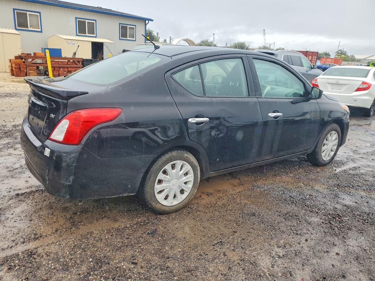 2018 Nissan Versa Sv - Image 3