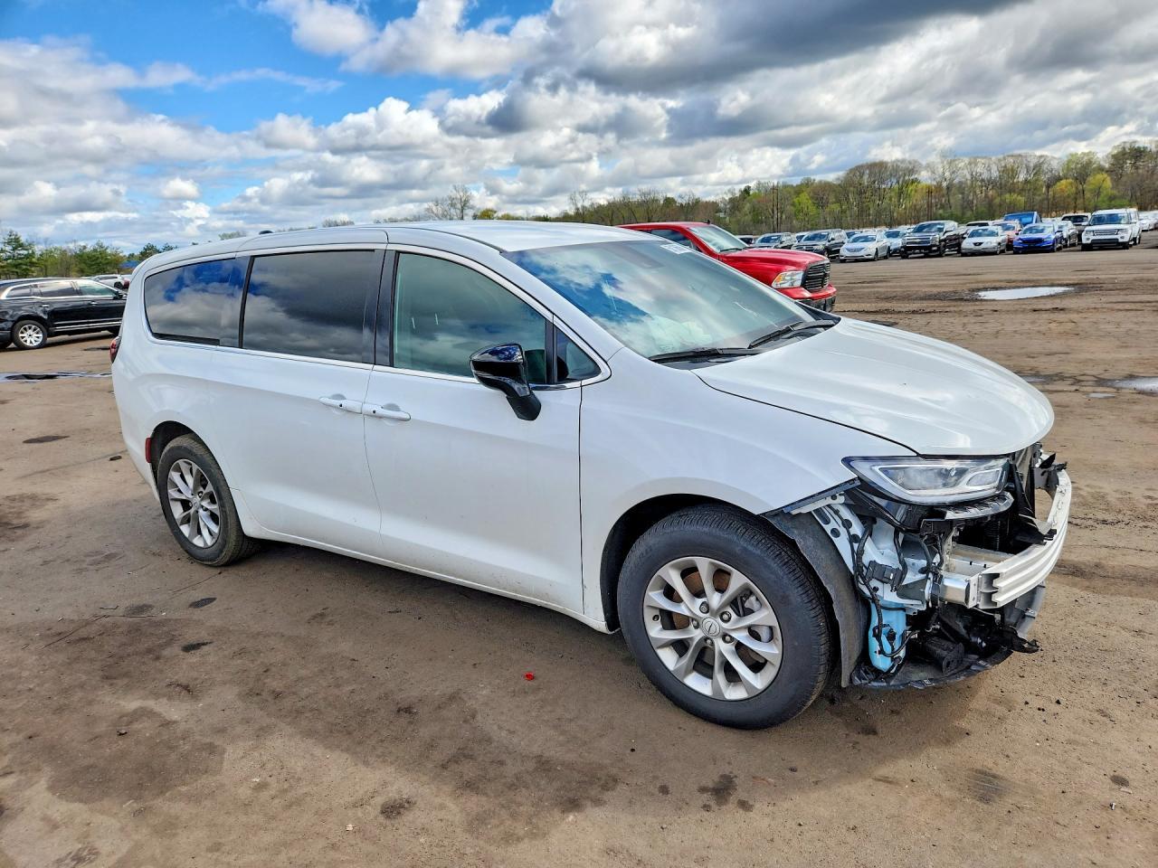 2025 Chrysler Pacifica Select - Image 4