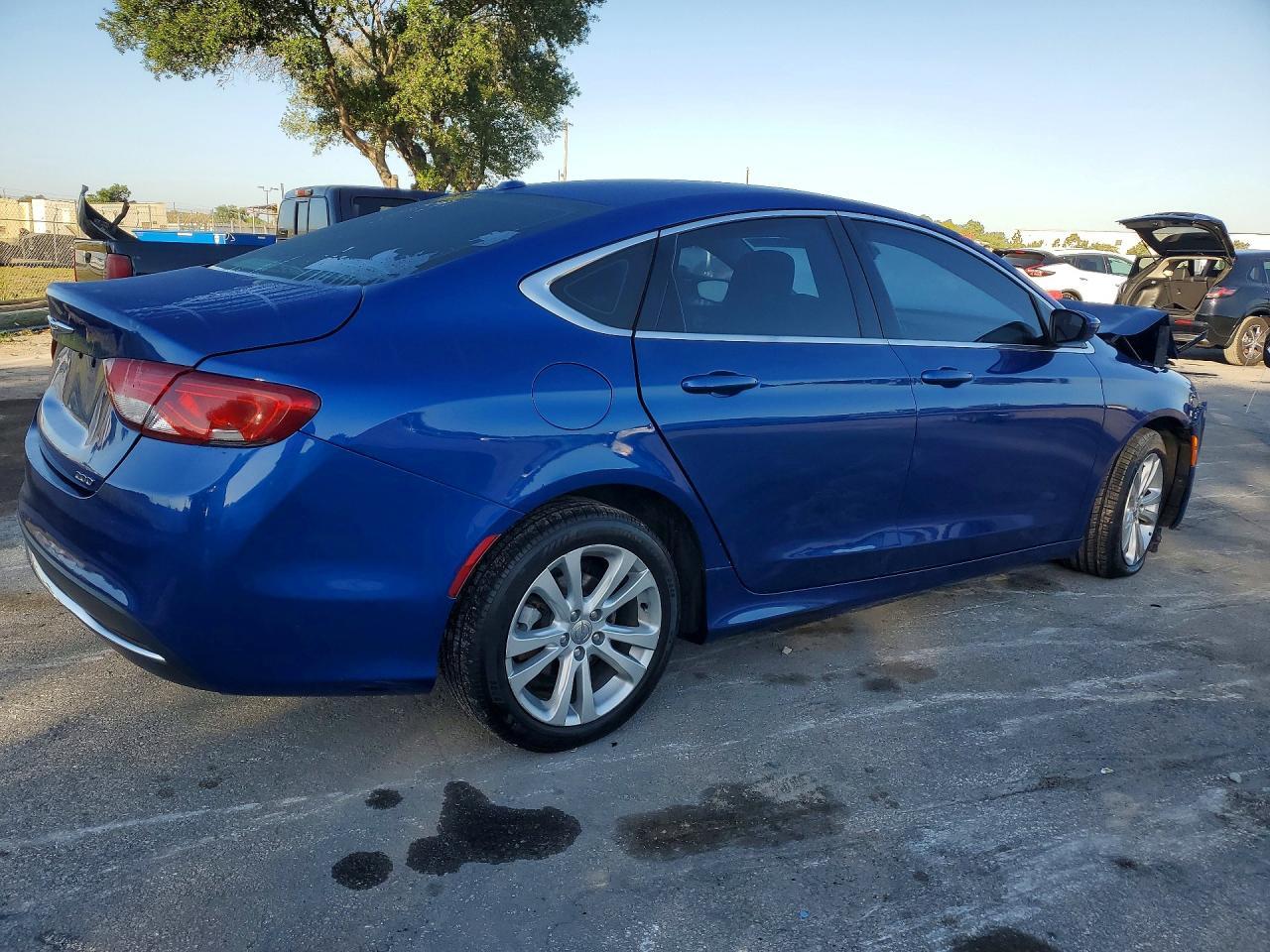 2015 Chrysler 200 Limited - Фото 3