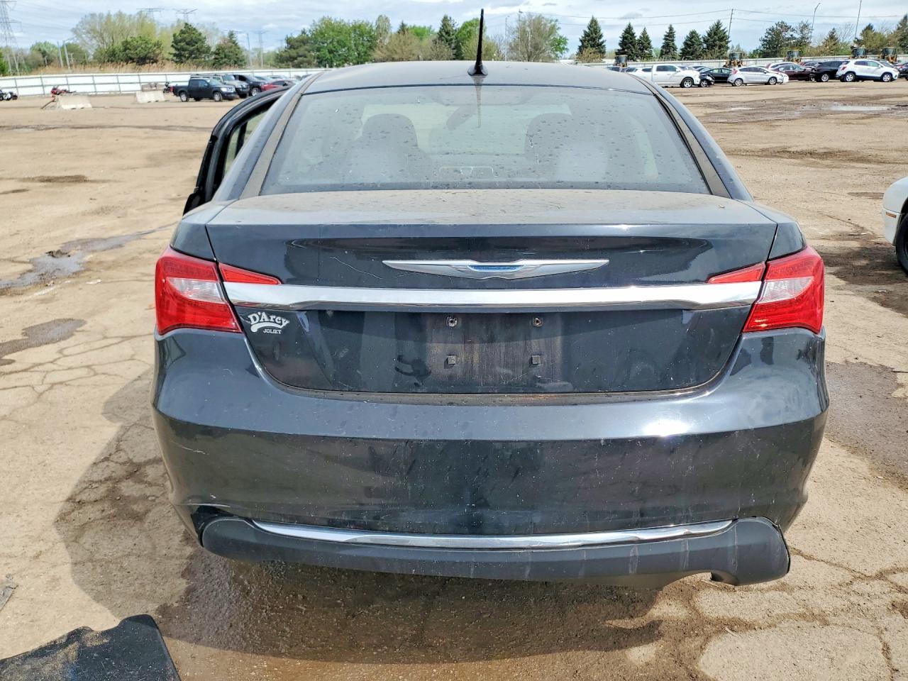 2013 Chrysler 200 Touring - Image 6