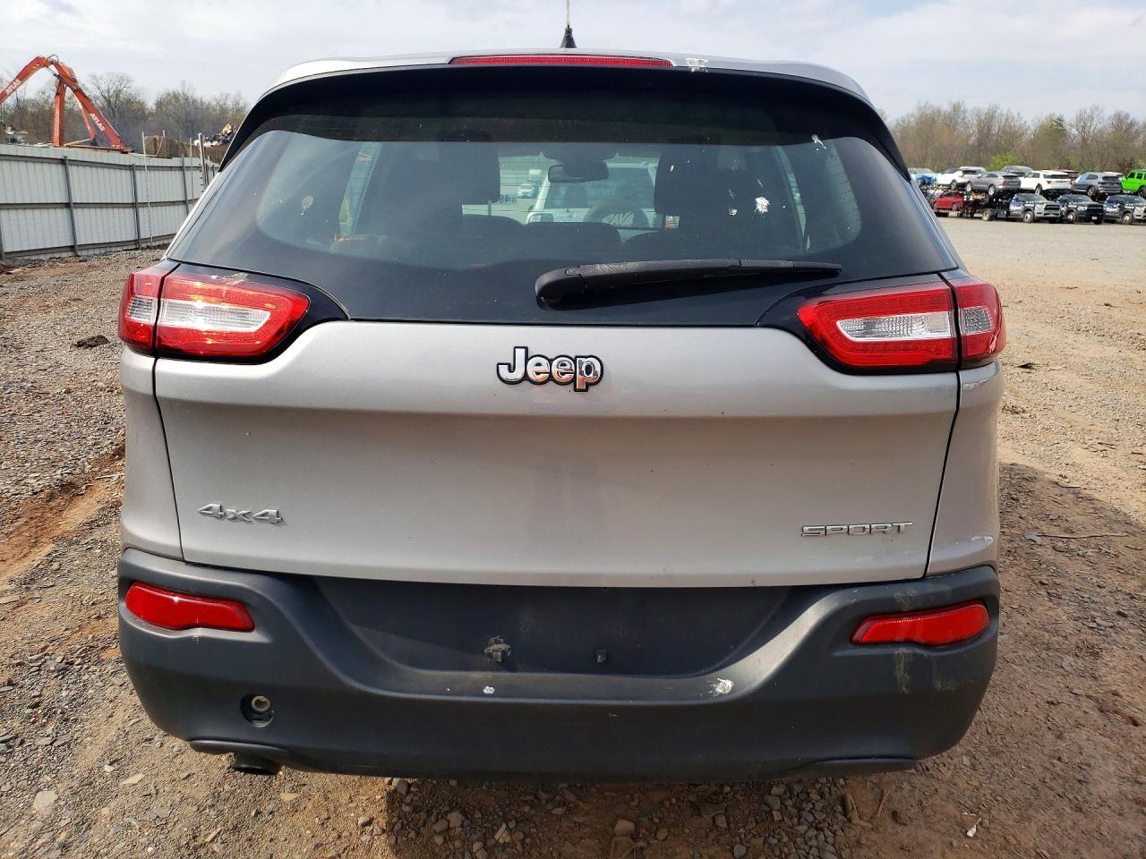 2015 Jeep Cherokee Sport - Image 6
