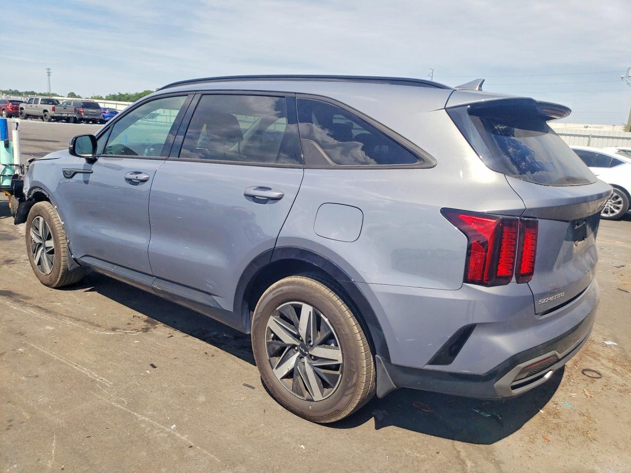 2023 Kia Sorento S - Фото 2