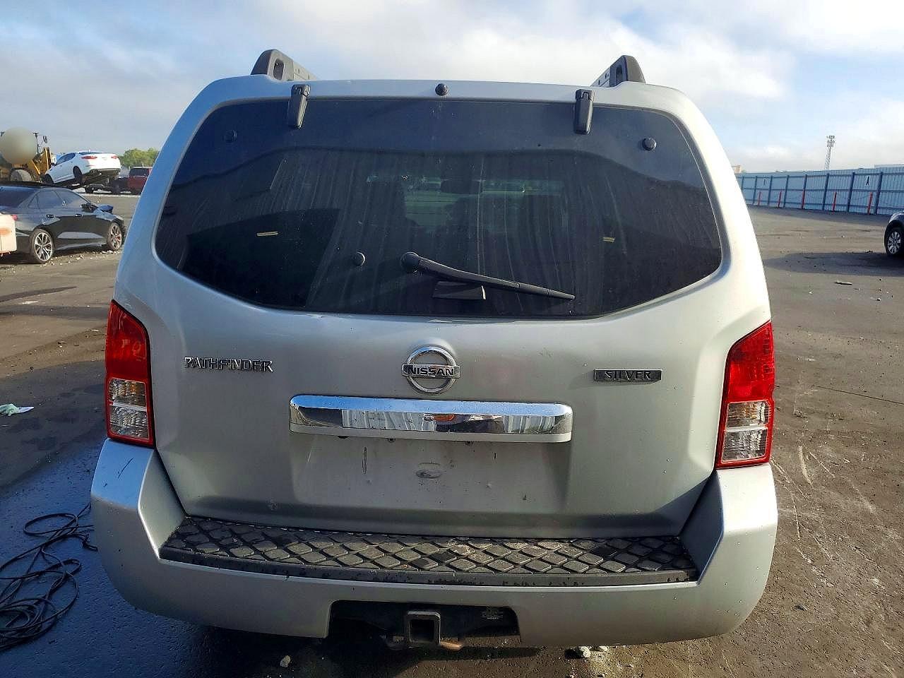2011 Nissan Pathfinder S - Фото 6