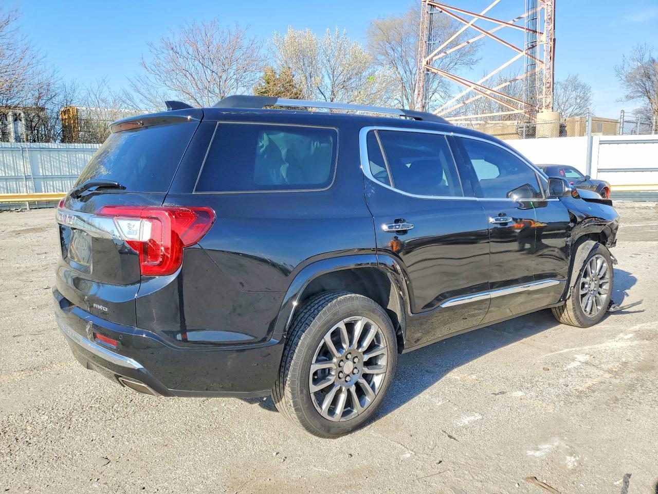 2022 GMC Acadia Denali - Image 3