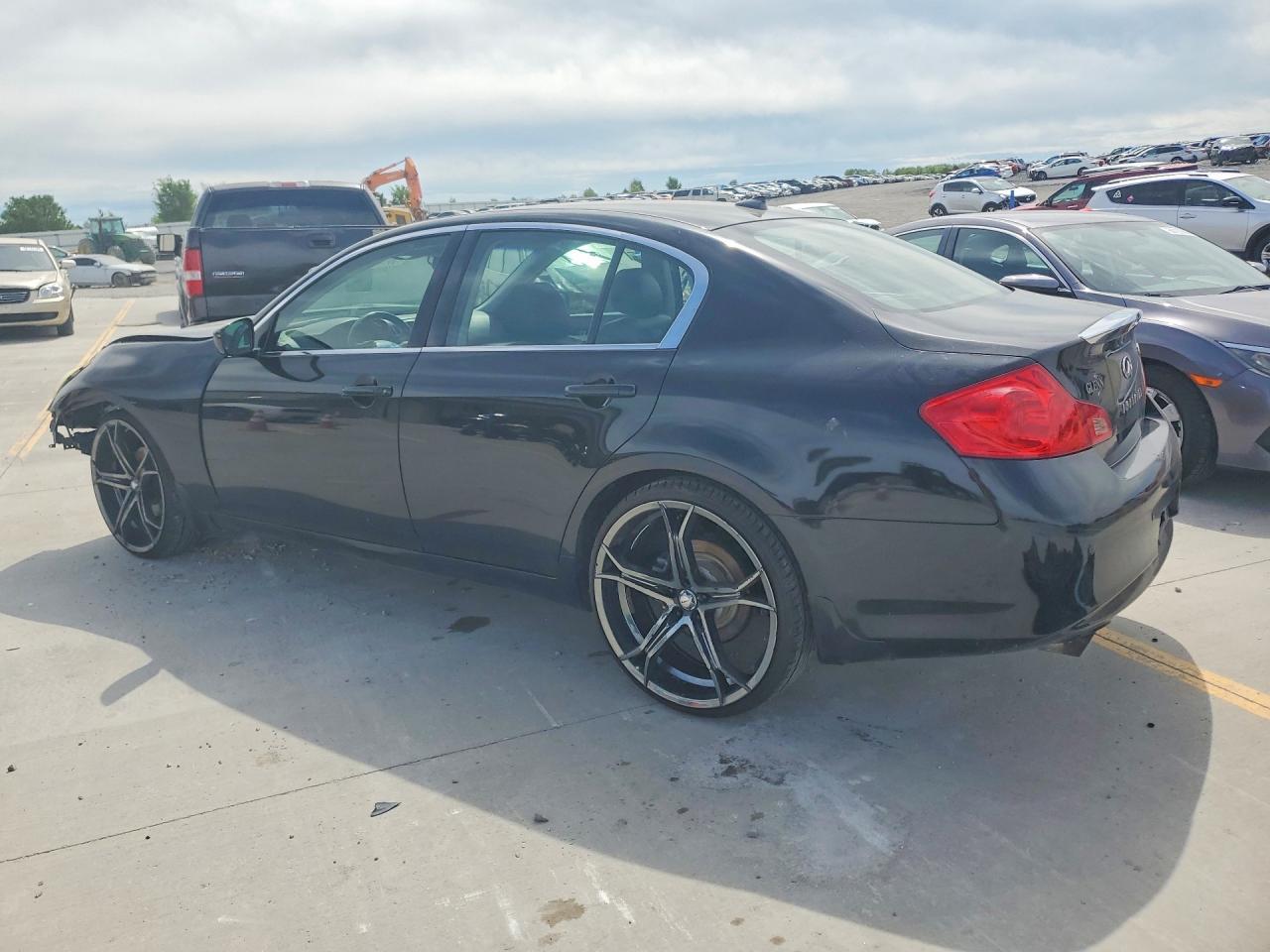 2010 Infiniti G37 Sedan X - Фото 2