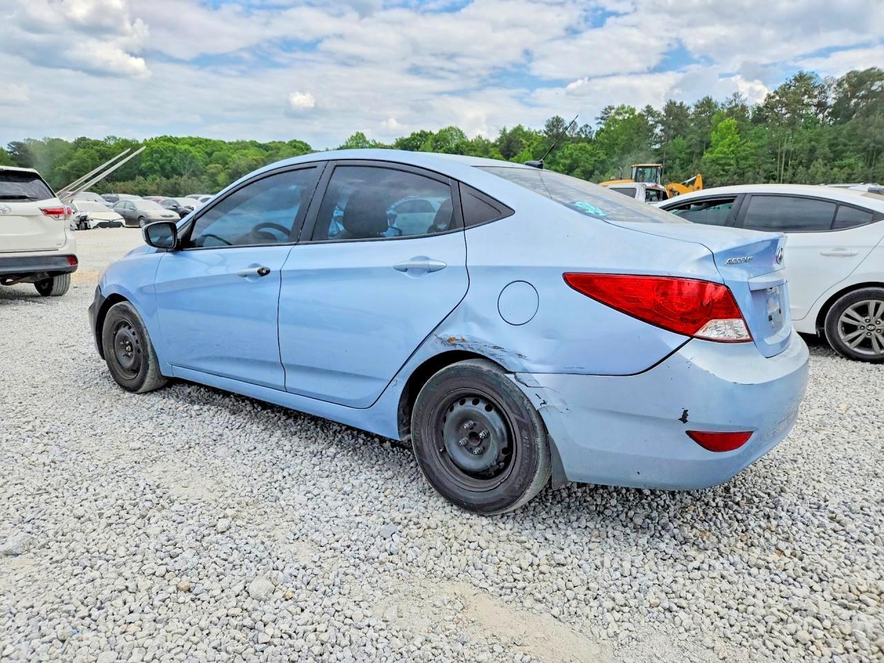 2013 Hyundai Accent Gls - Фото 2