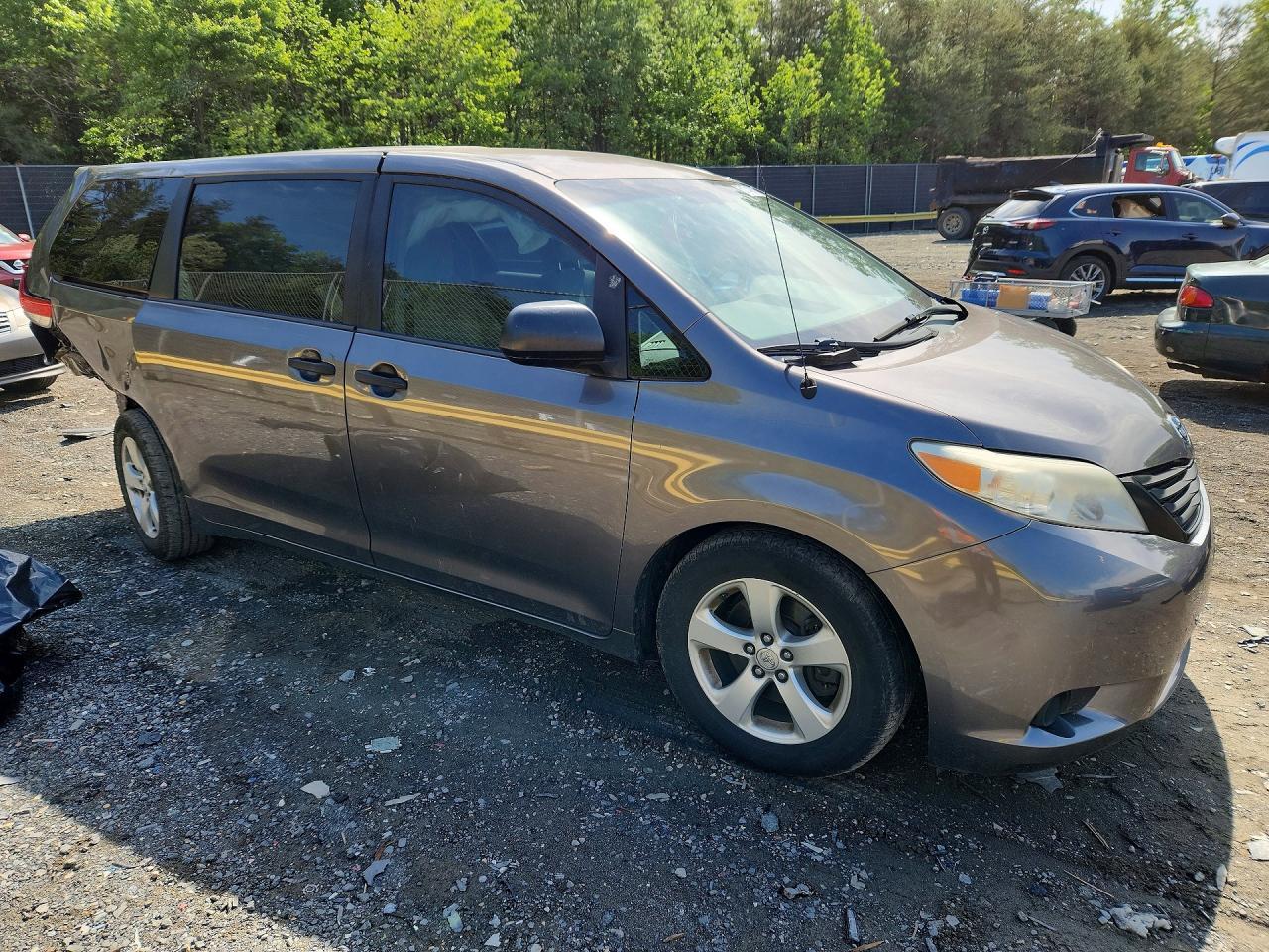 2012 Toyota Sienna Base 7-Passenger - Image 4
