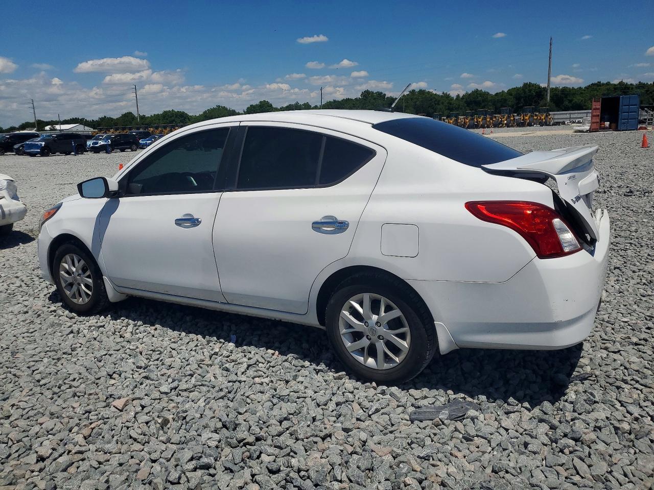 2018 Nissan Versa Sv - Фото 2