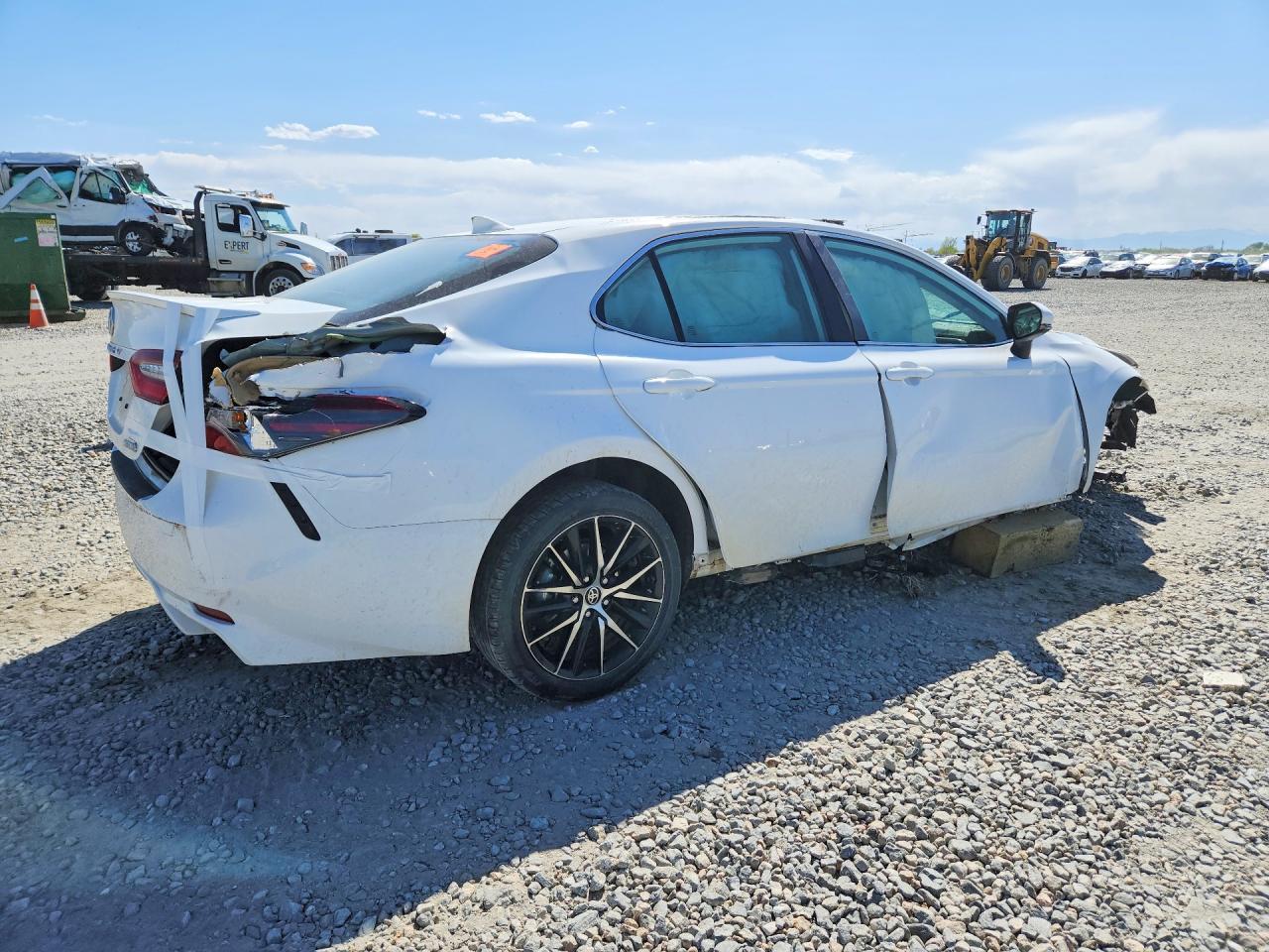2024 Toyota Camry Hybrid Se - Image 3