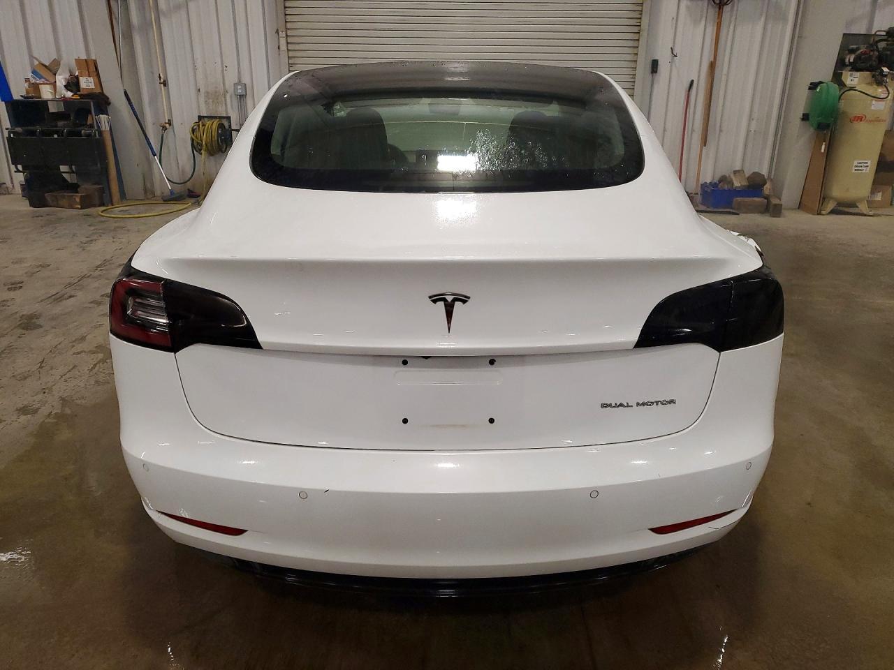 2018 Tesla Model 3 - Фото 6