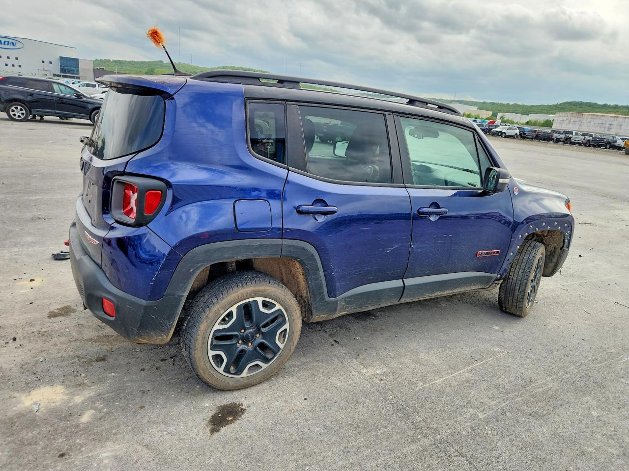 2016 Jeep Renegade Trailhawk - Image 3