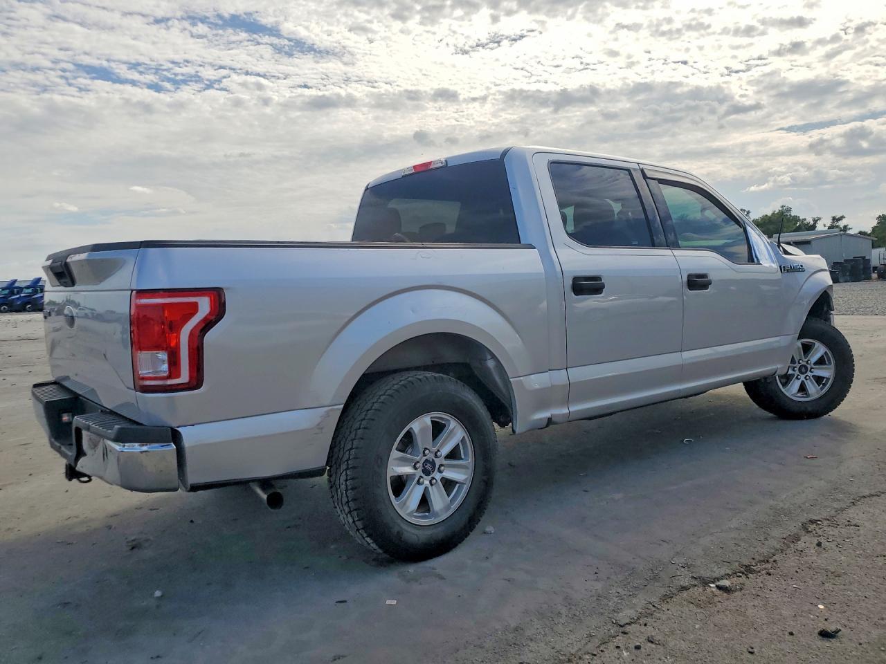 2017 Ford F150 Supercrew - Image 3