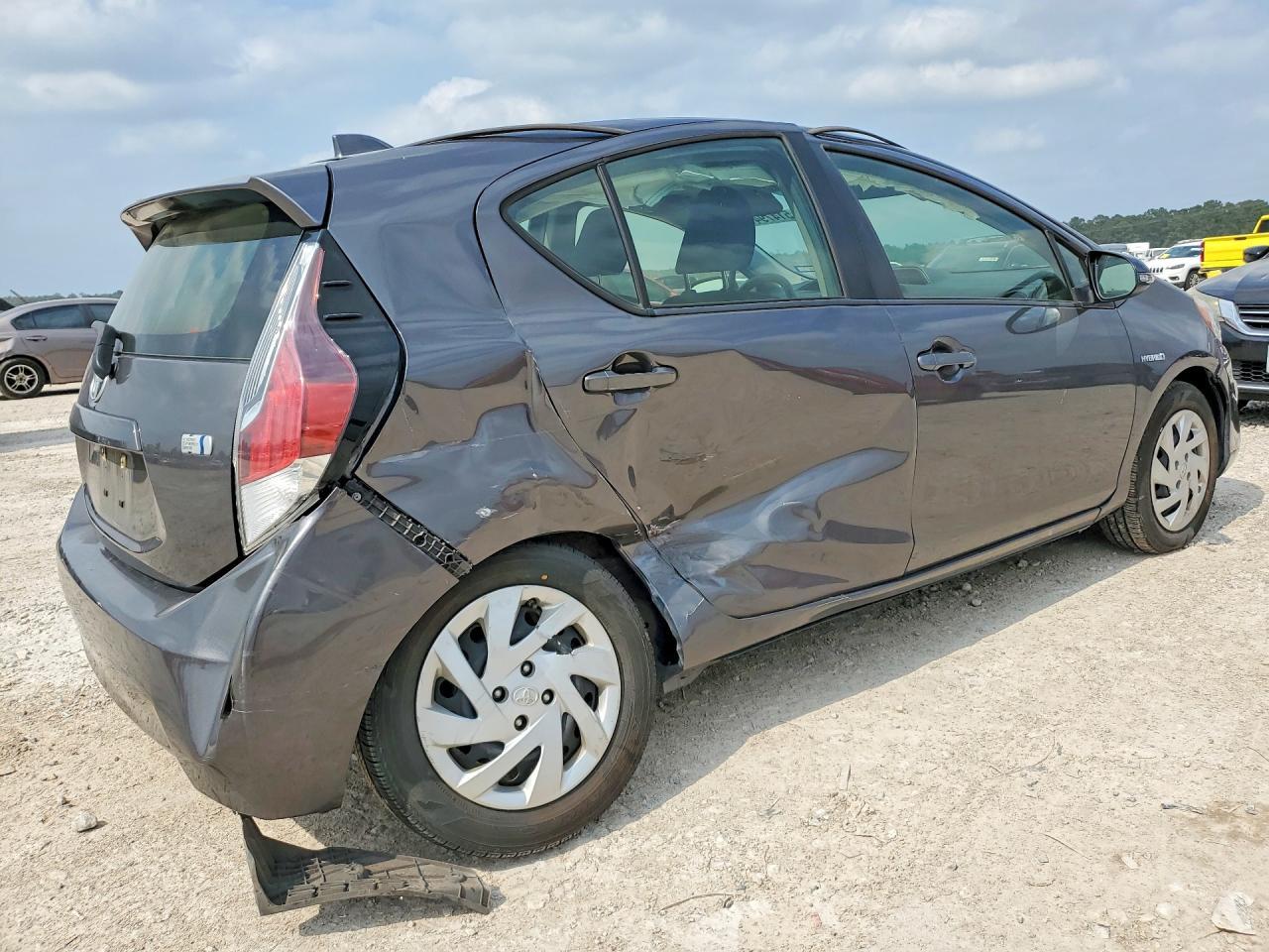2015 Toyota Prius C - Image 3