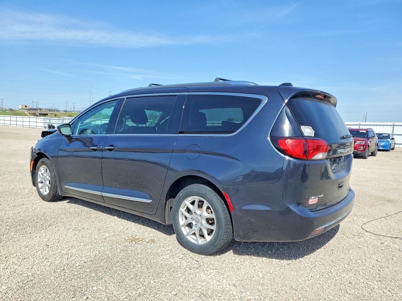 2020 Chrysler Pacifica Touring L - Image 2