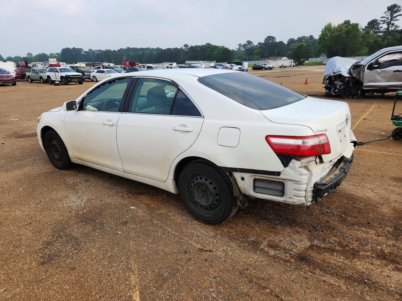 2009 Toyota Camry Le - Image 2
