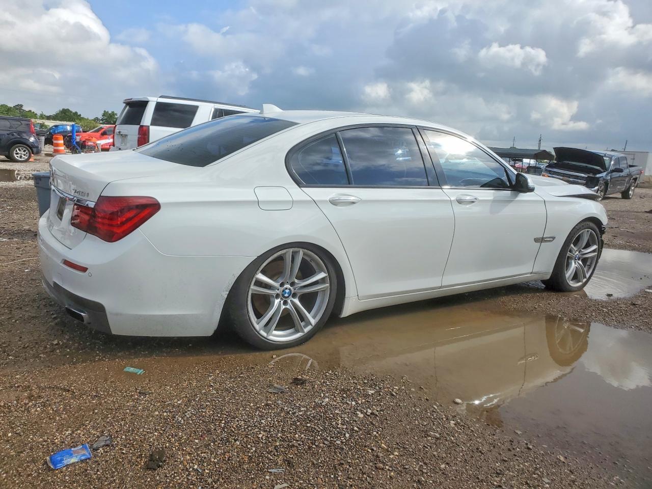 2014 BMW 740 I - Image 3