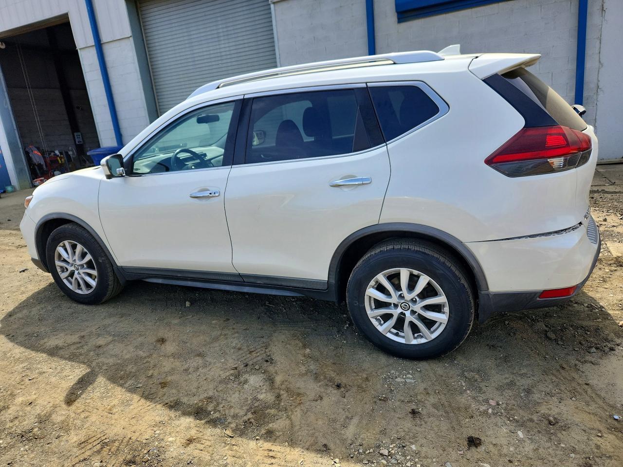2018 Nissan Rogue Sv - Image 2