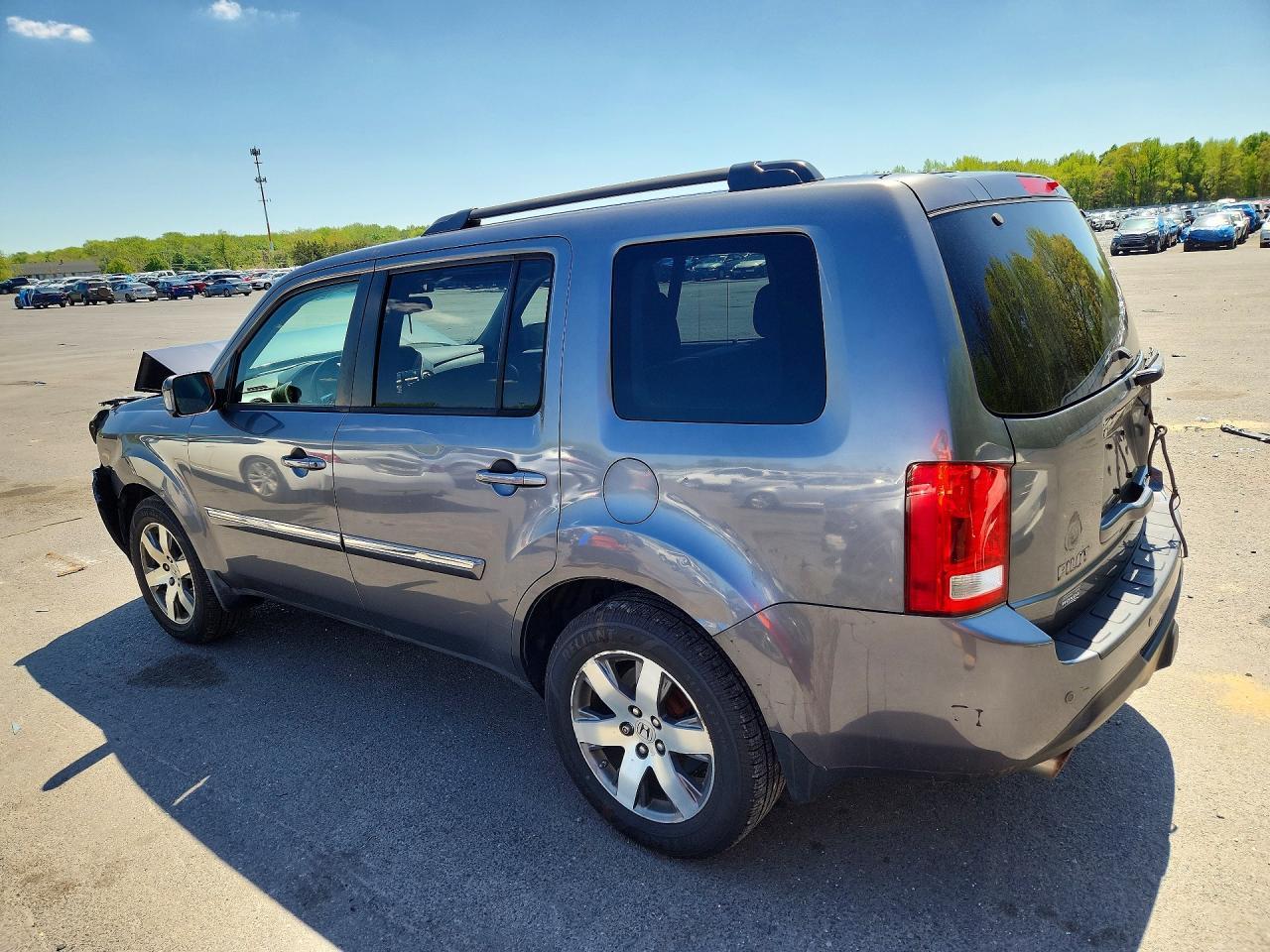2015 Honda Pilot Touring - Image 2