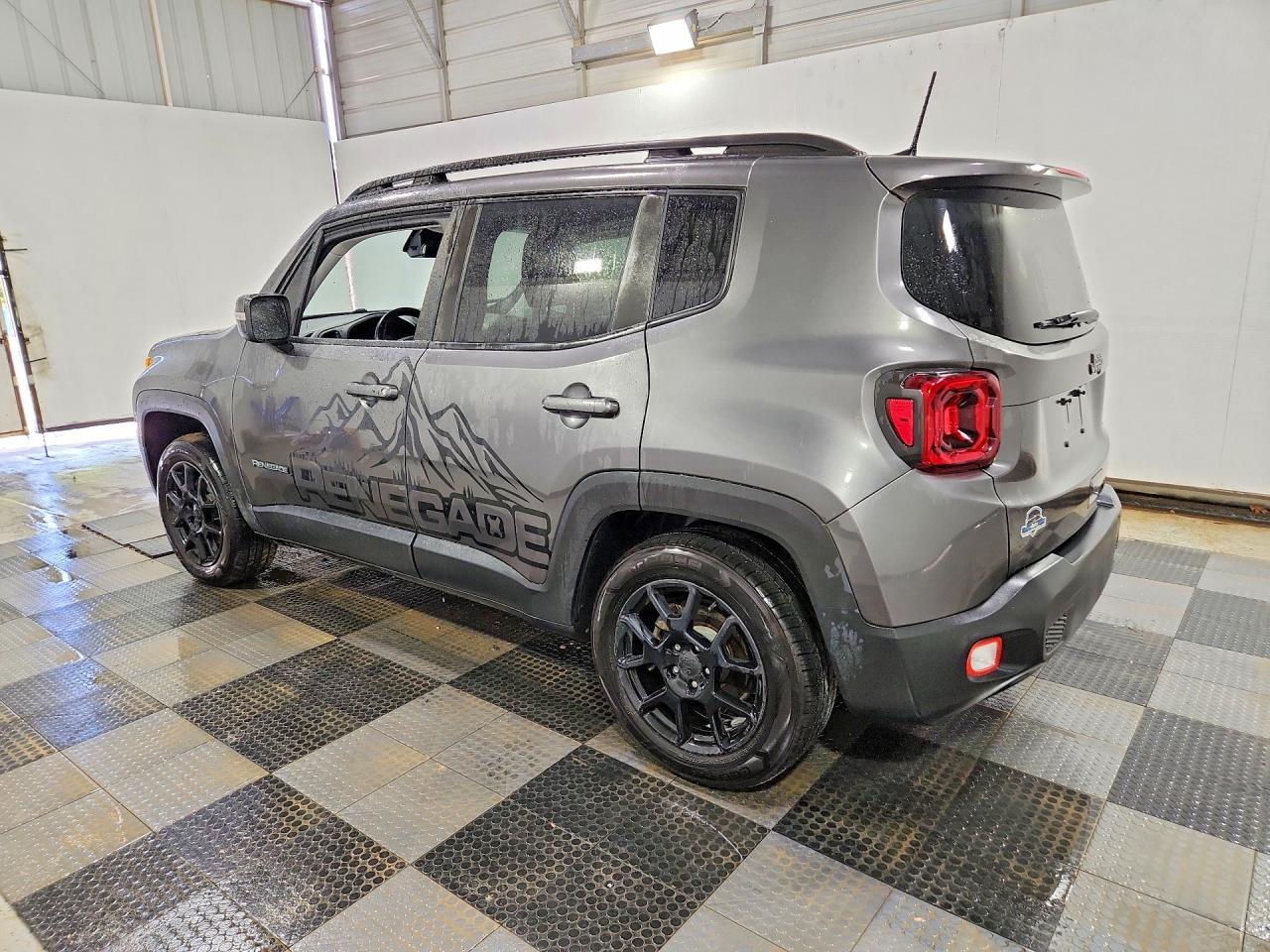 2019 Jeep Renegade Latitude - Image 2
