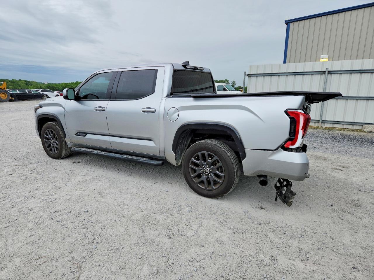 2023 Toyota Tundra Platinum - Фото 2