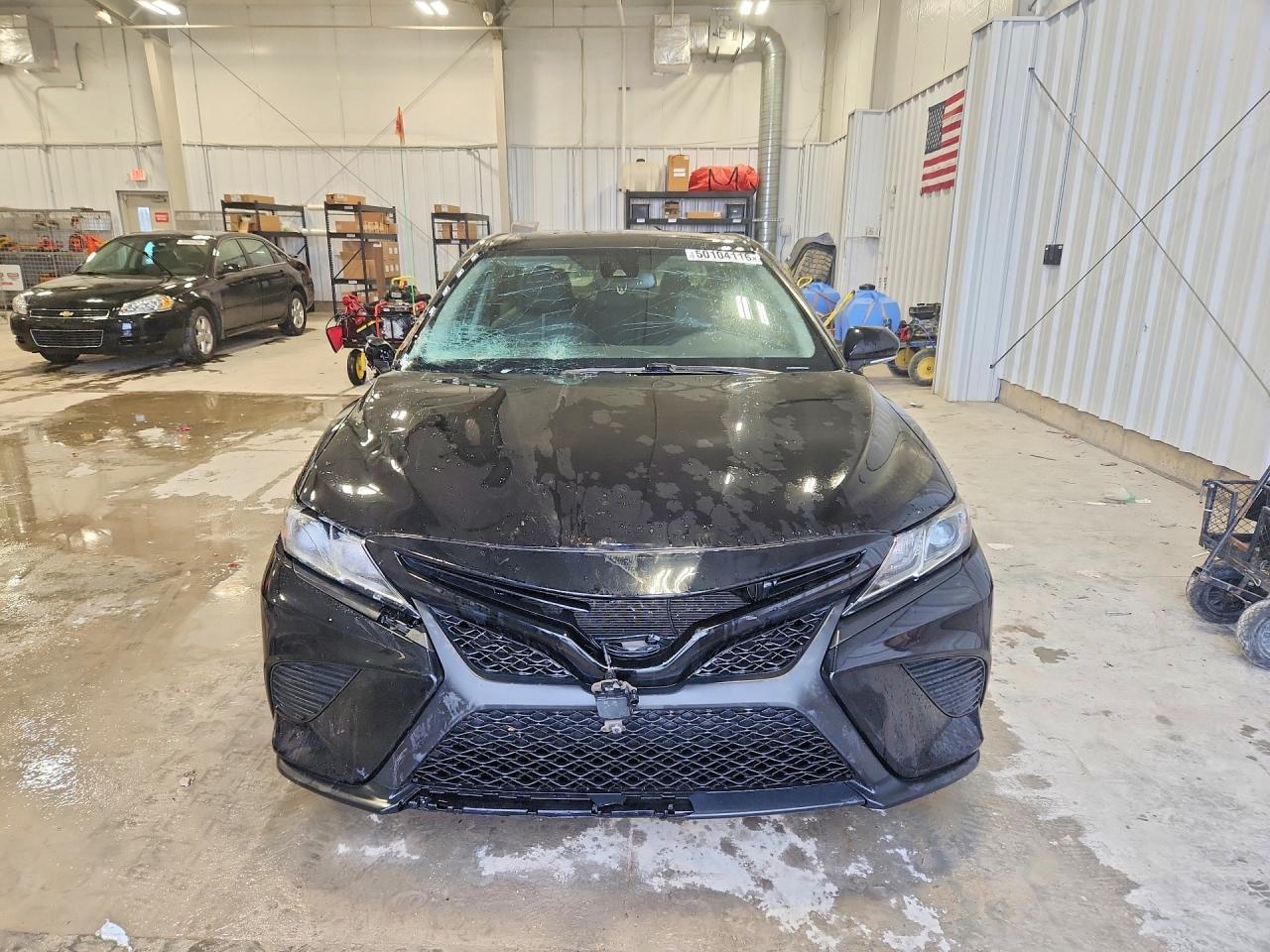 2020 Toyota Camry Se - Фото 5