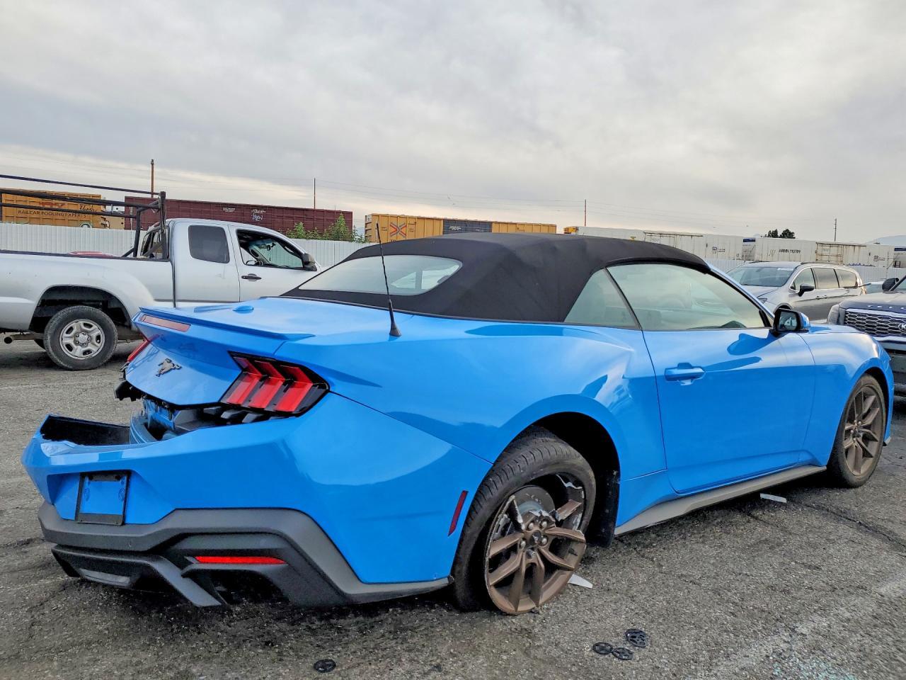 2025 Ford Mustang - Фото 3